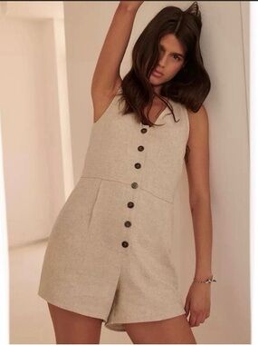 Madewell linen V-neck button-down romper in a natural beige size 6